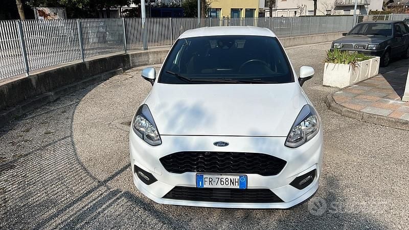 Usata Ford Fiesta ST-Line 125 CV (91 kW) 2018 Bianco Utilitaria
