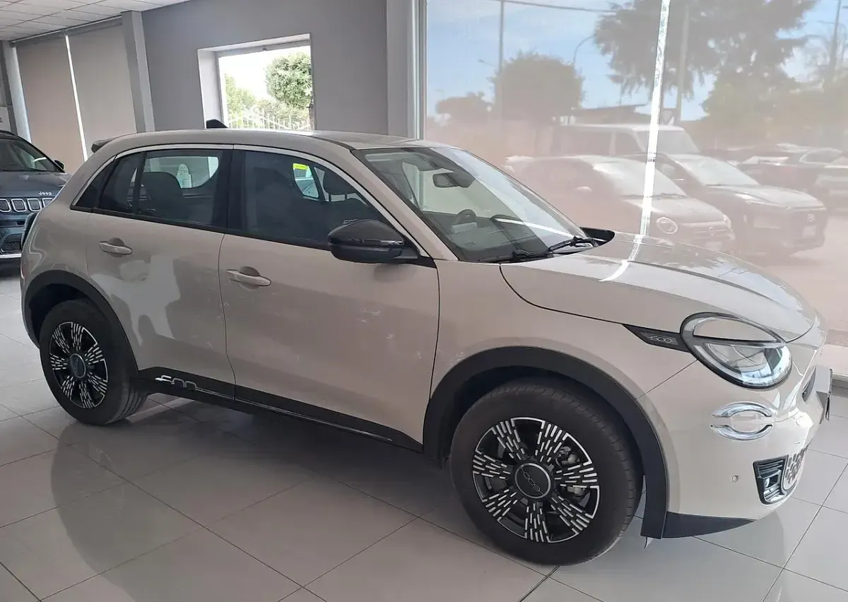 Usata Fiat 600 135 CV (99 kW) 2025 Beige SUV