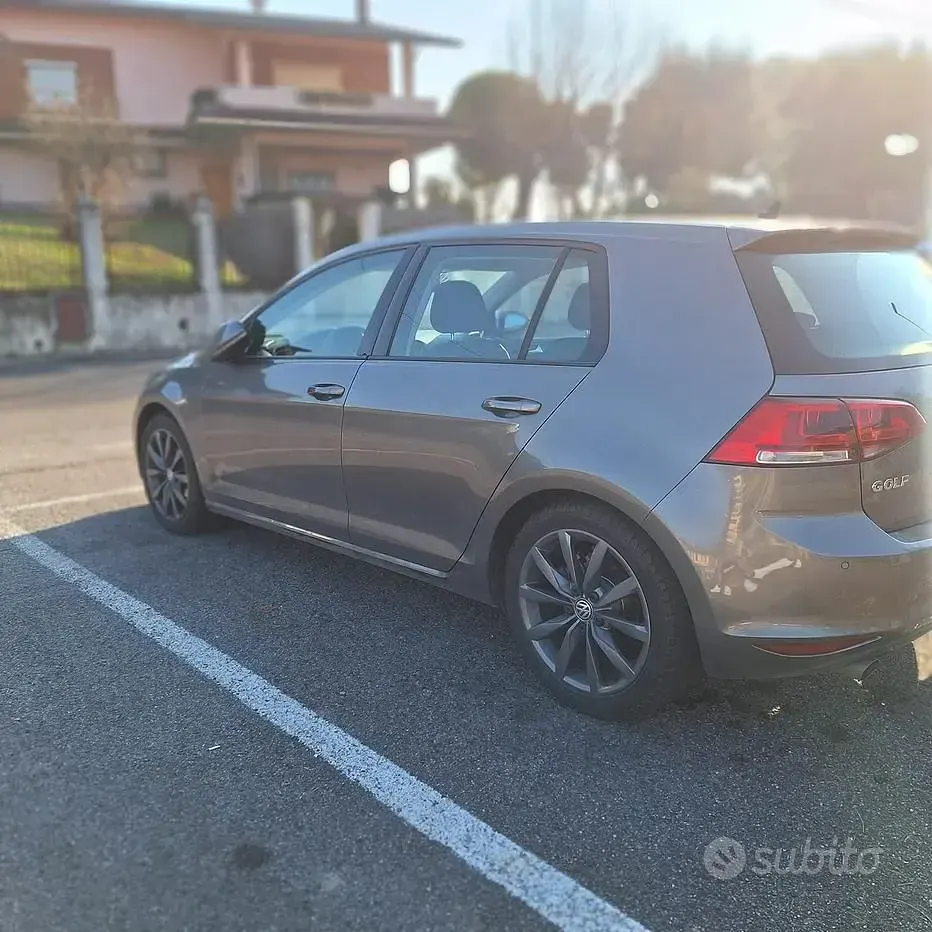 Usata VW Golf VII Highline 110 CV (80 kW) 2015 Grigio Berlina