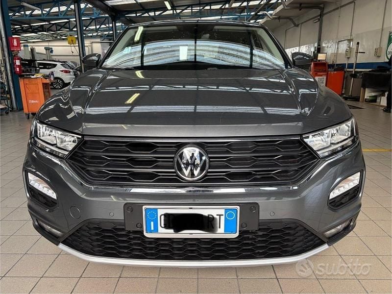 Grigio scuro Usata 2022 VW T-Roc Style SUV | 21.900 € (Buon prezzo) - Immagine 1/4