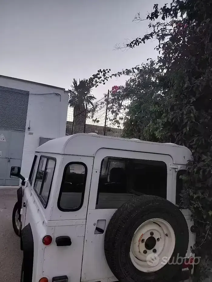 Usata Land Rover Defender 68 CV (50 kW) 1985 Bianco SUV