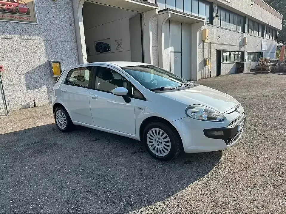 Usata Fiat Punto Evo Emotion 77 CV (56 kW) 2011 Bianco Utilitaria