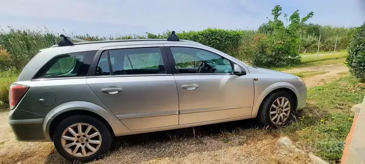 Usata Opel Astra 101 CV (74 kW) 2005 Grigio Station wagon
