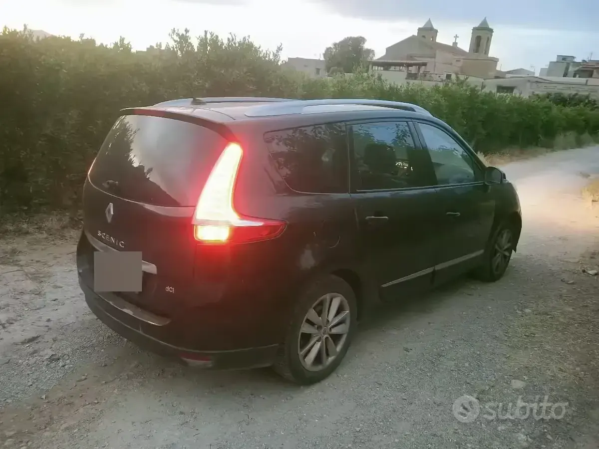 Usata Renault Scénic III 110 CV (80 kW) 2013 Nero Monovolume