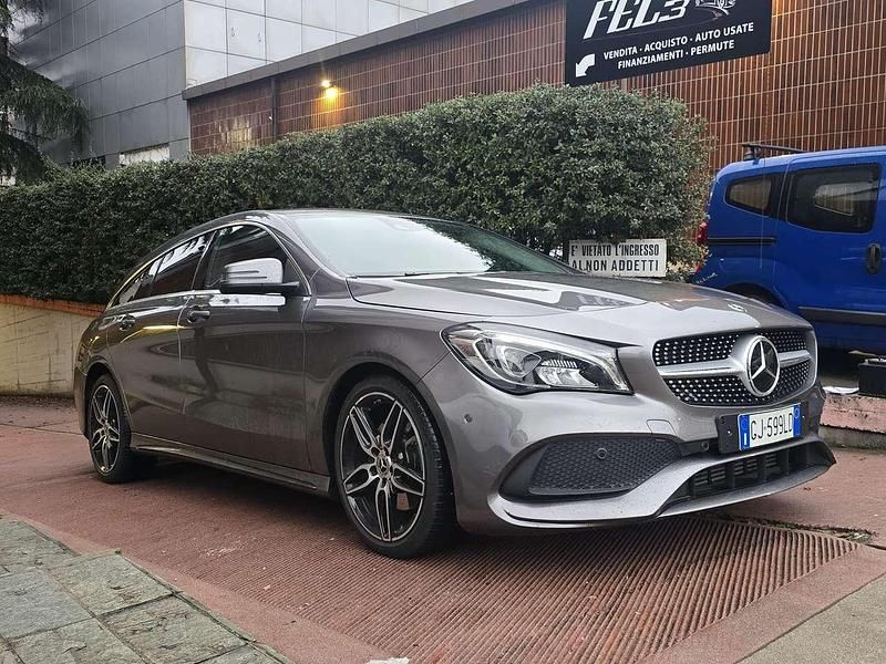 Usata Mercedes CLA220 Shooting Brake Premium 184 CV (135 kW) 2017 Grigio Station wagon