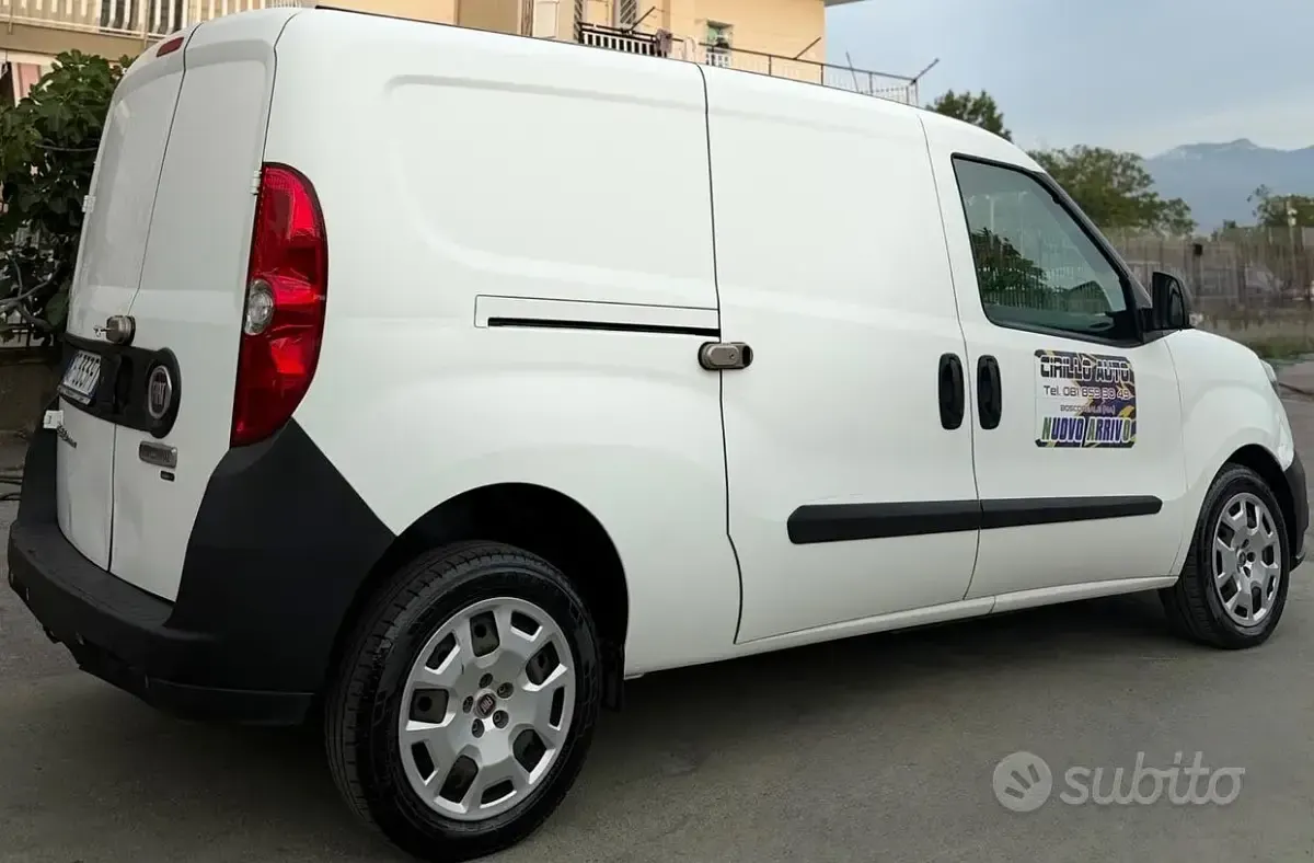 Usata Fiat Doblò 105 CV (77 kW) 2021 Bianco Monovolume