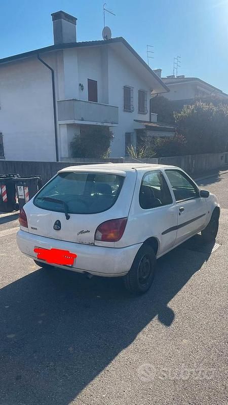 Usata Ford Fiesta 1998 Bianco Utilitaria