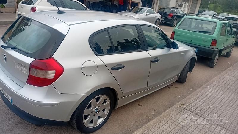 Begagnad BMW 118 143 HK (105 kW) 2008 Grå Halvkombi