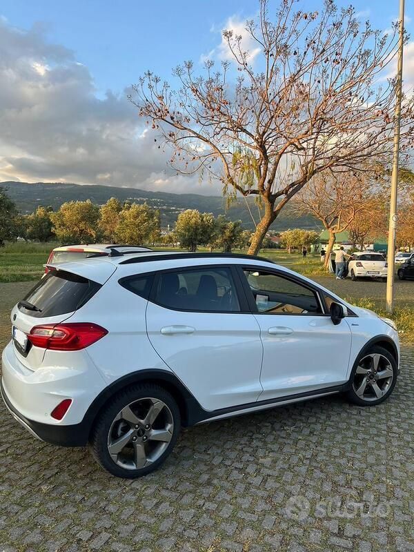 Usata Ford Fiesta Active 120 CV (88 kW) 2018 Bianco Utilitaria