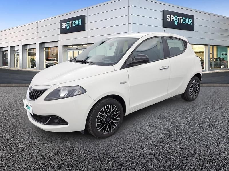 Usata Lancia Ypsilon 70 CV (51 kW) 2024 Bianco Utilitaria