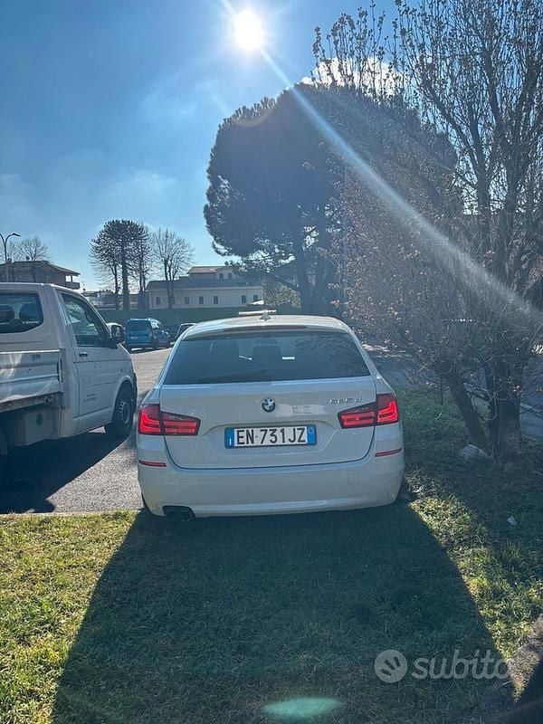 Begagnad BMW 525 218 HK (160 kW) 2011 Vit Kombi