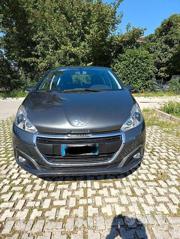 Usata Peugeot 208 82 CV (60 kW) 2017 Grigio Utilitaria