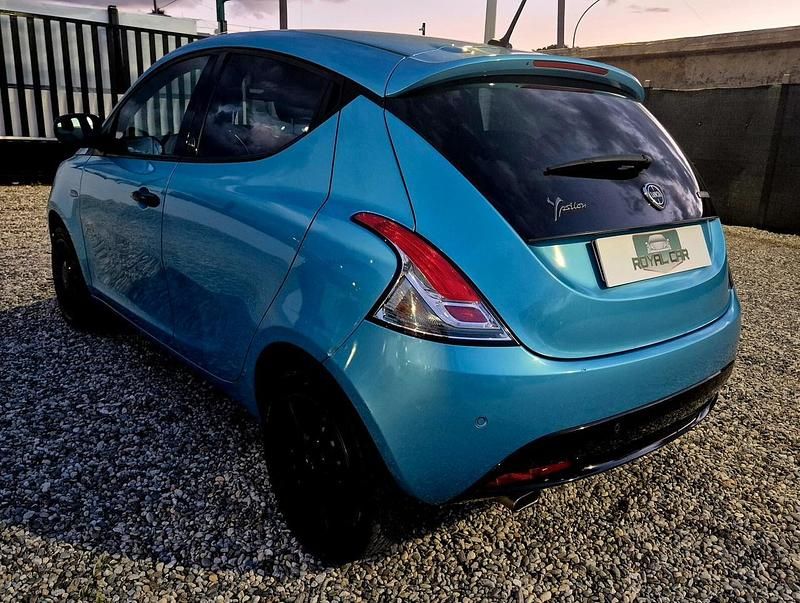 Usata Lancia Ypsilon 69 CV (50 kW) 2021 Blu Utilitaria