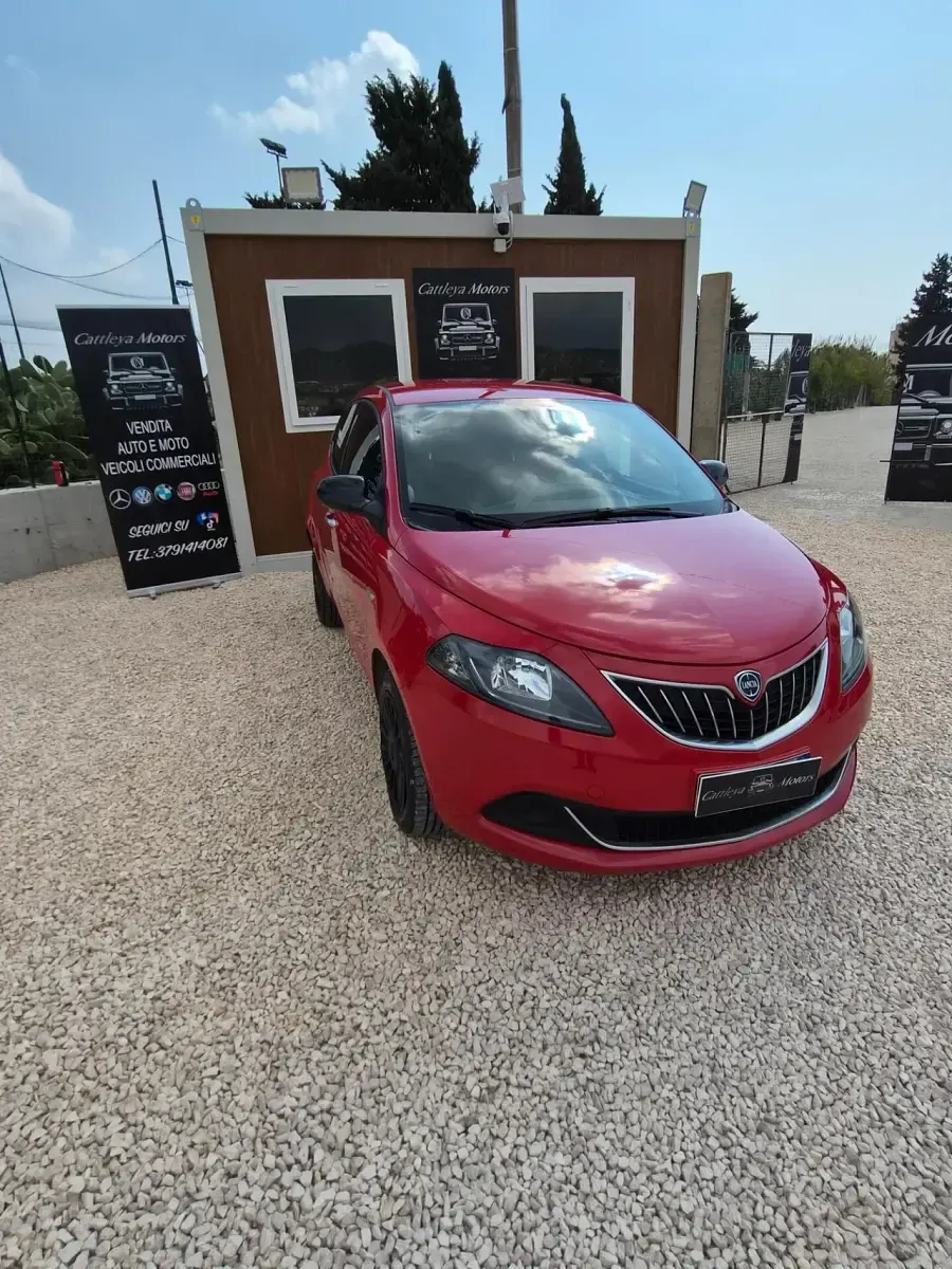 Usata Lancia Ypsilon Silver 69 CV (50 kW) 2022 Rosso Utilitaria