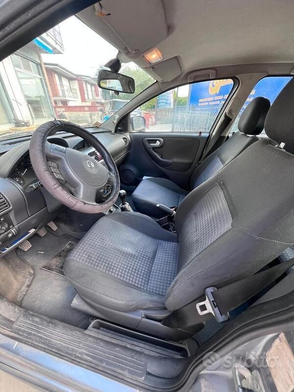 Occasion Opel Corsa 80 ch (58 kW) 2004 Gris Citadine