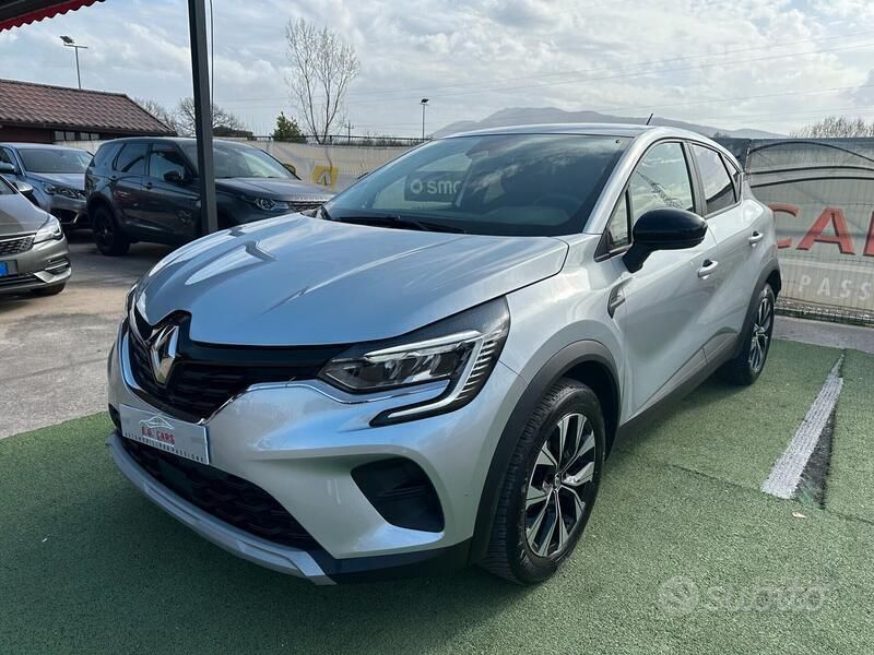 Usata Renault Captur 101 CV (74 kW) 2022 Grigio SUV