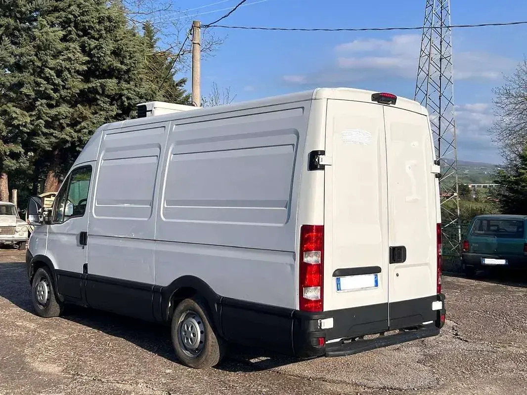 Usata Iveco Daily 136 CV (100 kW) 2011 Bianco Furgone