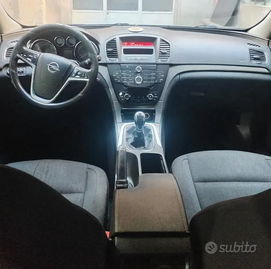 Usata Opel Insignia 174 CV (127 kW) 2012 Grigio Station wagon