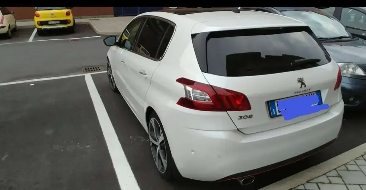 Usata Peugeot 308 Allure 116 CV (85 kW) 2014 Berlina