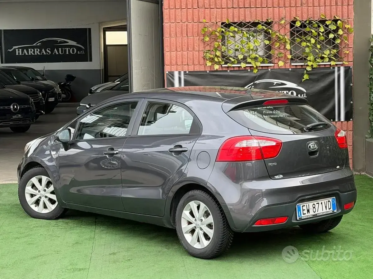 Usata Kia Rio Active 85 CV (62 kW) 2014 Grigio Berlina