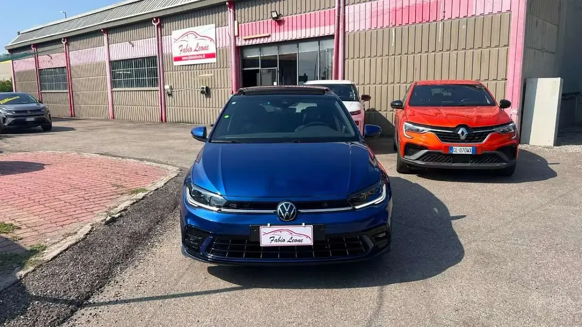 Usata VW Polo R-line 110 CV (80 kW) 2023 Blu/azzurro Utilitaria