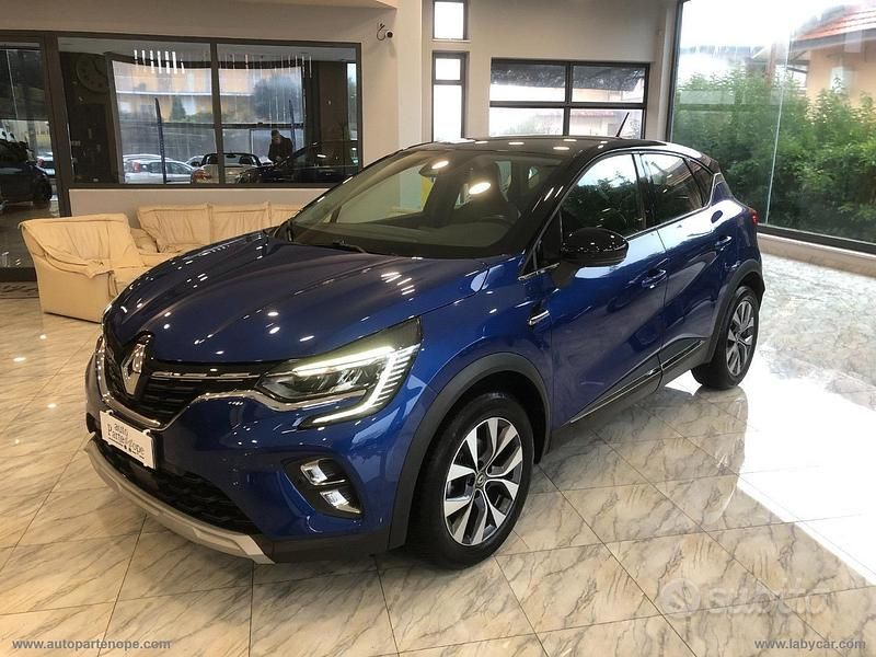 Usata Renault Captur Intens 100 CV (73 kW) 2020 Blu SUV