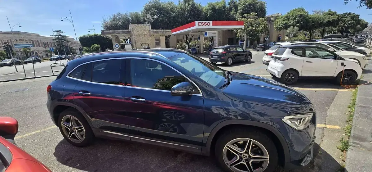 Usata Mercedes GLA250 Premium 160 CV (117 kW) 2023 Blu/azzurro SUV