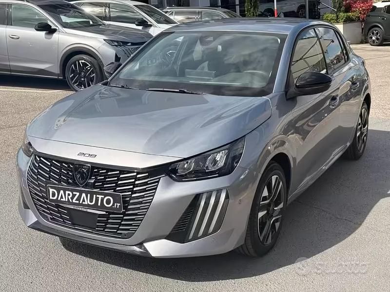 Usata Peugeot 208 Allure Turbo 101 CV (74 kW) 2025 Grigio selenium metallizzato Utilitaria