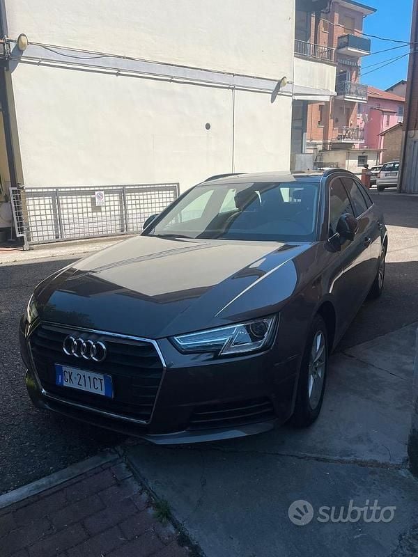 Marrone Usata 2023 Audi A4 Tre volumi | 13.000 € (Super prezzo) - Immagine 1/4