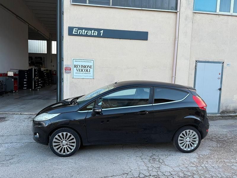Usata Ford Fiesta Titanium 68 CV (50 kW) 2008 Nero Utilitaria