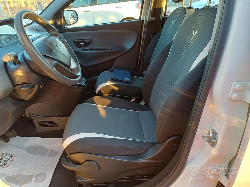 Usata Lancia Ypsilon 69 CV (50 kW) 2015 Bianco Utilitaria