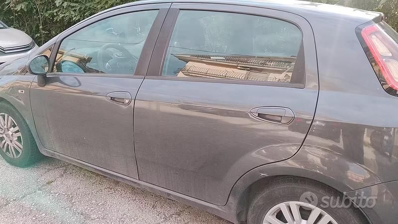 Usata Fiat Punto 75 CV (55 kW) 2015 Grigio Utilitaria