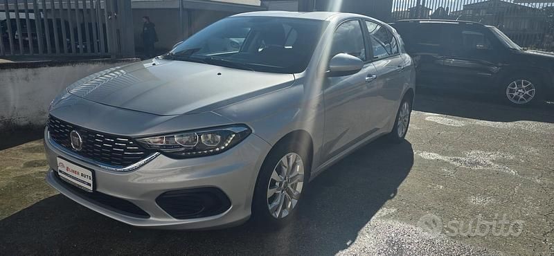 Usata Fiat Tipo Lounge 120 CV (88 kW) 2018 Grigio Berlina