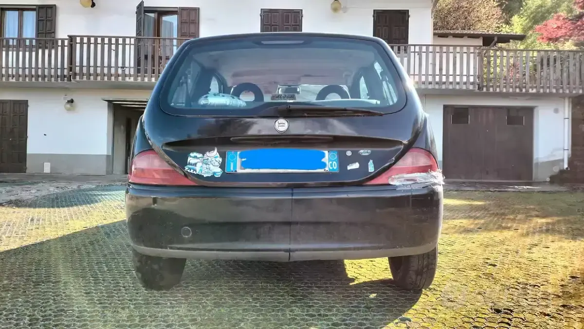 Usata Lancia Ypsilon 80 CV (58 kW) 2001 Utilitaria