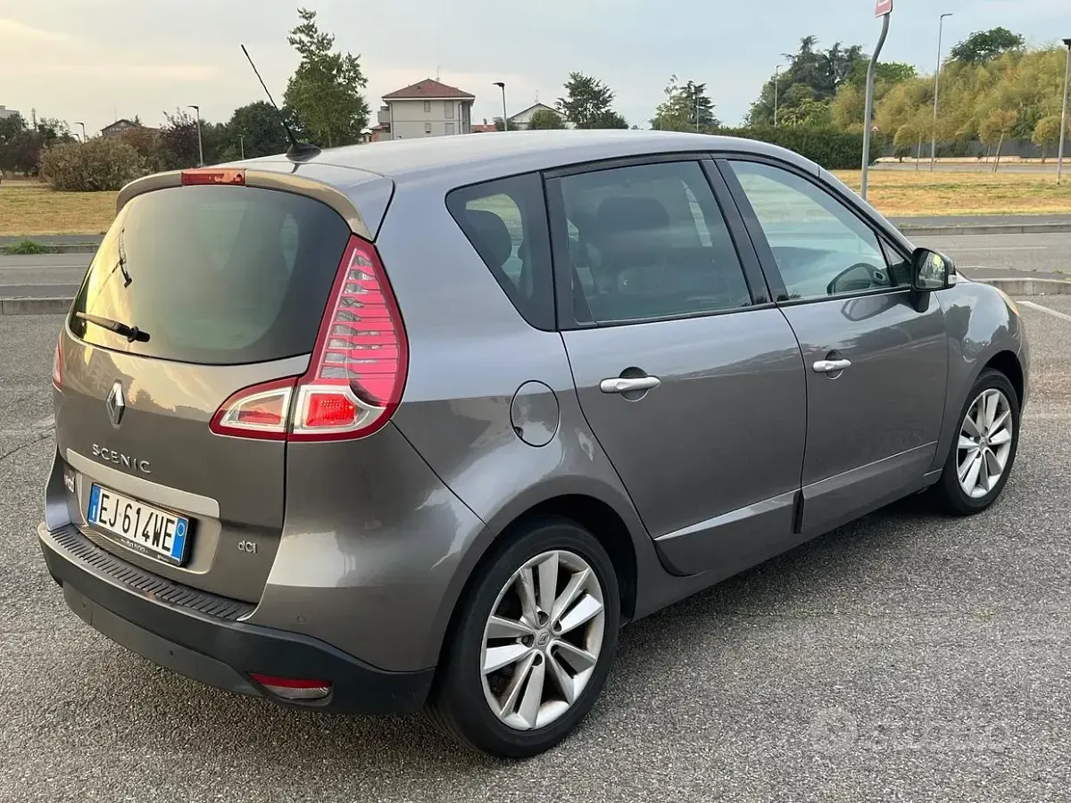 Usata Renault Scénic 130 CV (95 kW) 2011 Marrone Monovolume