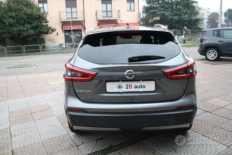 Usata Nissan Qashqai Tekna 131 CV (96 kW) 2018 Grigio SUV