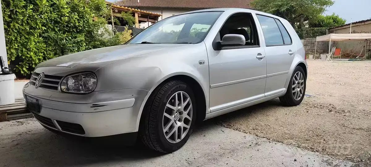 Usata VW Golf IV 130 CV (95 kW) 2002 Berlina