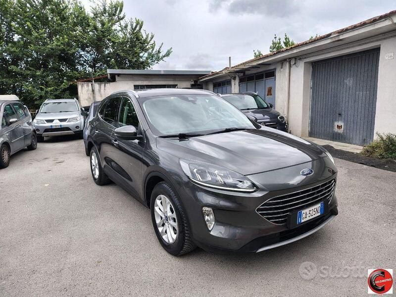 Grigio Usata 2020 Ford Kuga Titanium SUV | 13.500 € (Buon prezzo) - Immagine 1/4