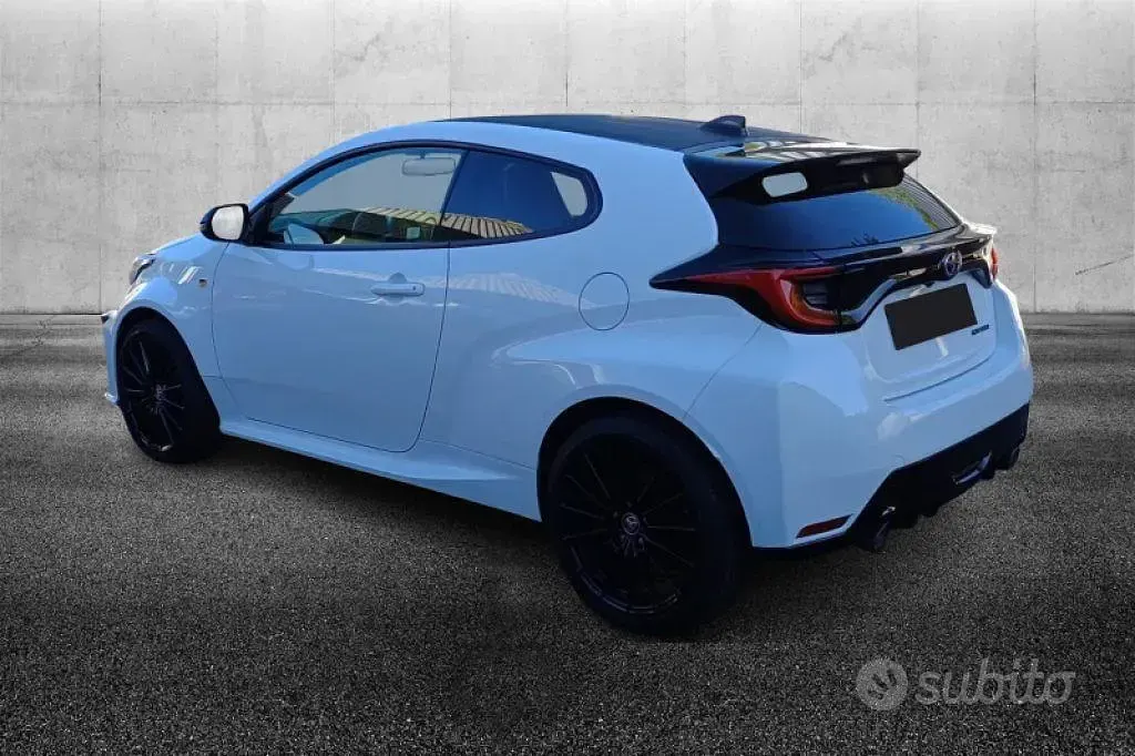 Usata Toyota Yaris 261 CV (191 kW) 2021 Bianco Utilitaria