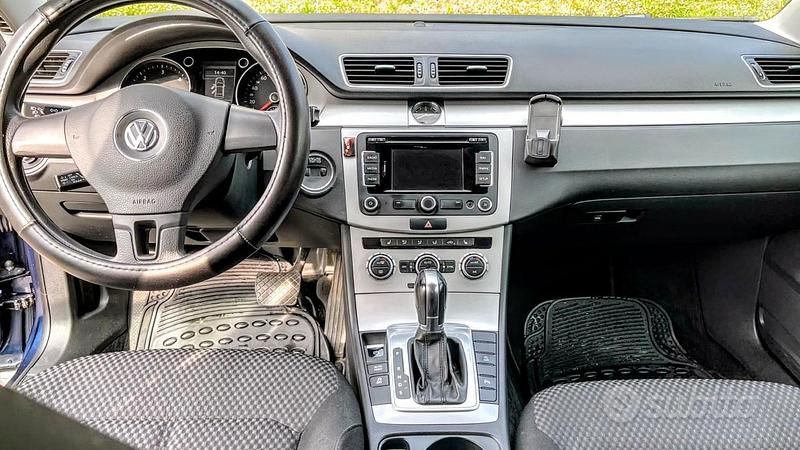 Begagnad VW Passat 140 HK (102 kW) 2012 Blå Sedan
