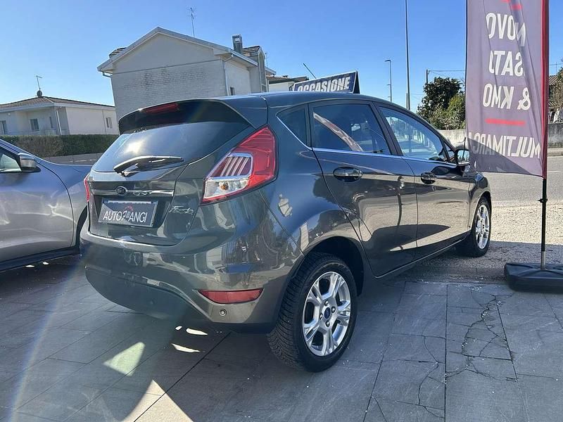 Usata Ford Fiesta Titanium 92 CV (67 kW) 2016 Grigio Berlina