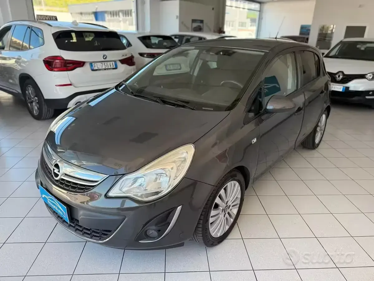 Usata Opel Corsa 86 CV (63 kW) 2013 Grigio Utilitaria