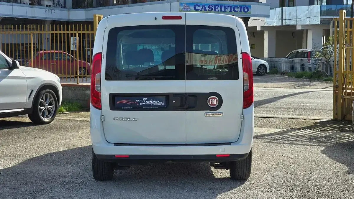 Usata Fiat Doblò Lounge 105 CV (77 kW) 2021 Bianco Monovolume