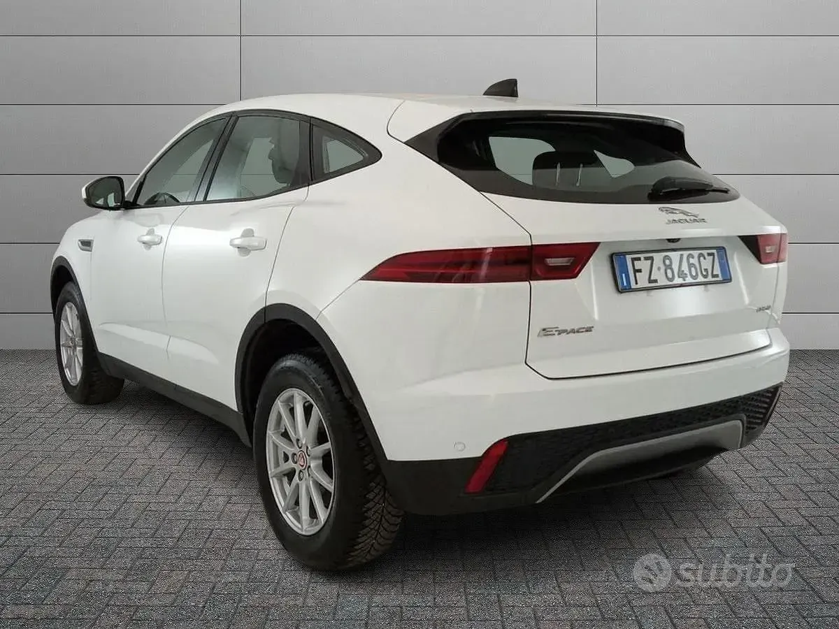 Usata Jaguar E-Pace R-Dynamic 150 CV (110 kW) 2020 Bianco SUV