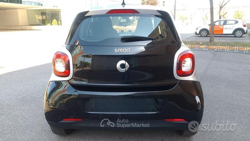 Usado Smart ForFour Passion 71 CV (52 kW) 2015 Negro Utilitario