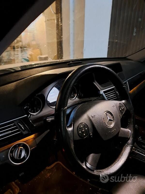 Usata Mercedes C220 Avantgarde 150 CV (110 kW) 2011 Grigio Berlina