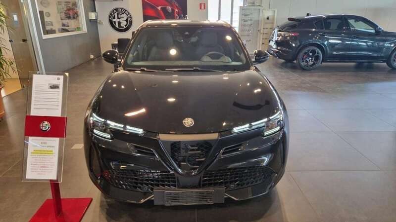 Nero Nuova 2025 Alfa Romeo Junior Edizione Speciale SUV | 31.500 € - Immagine 1/4