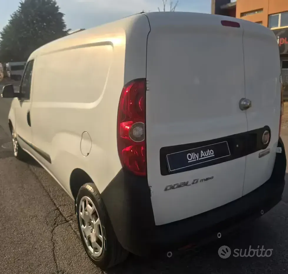Usata Fiat Doblò 105 CV (77 kW) 2021 Bianco Monovolume