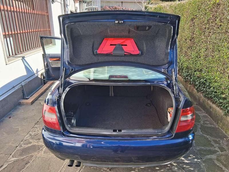 Usata Audi A4 179 CV (131 kW) 1998 Blu/azzurro Berlina