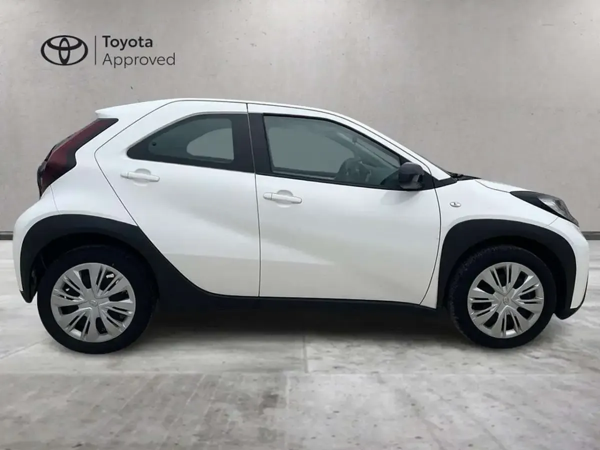 Usata Toyota Aygo X Active 72 CV (52 kW) 2022 Bianco SUV
